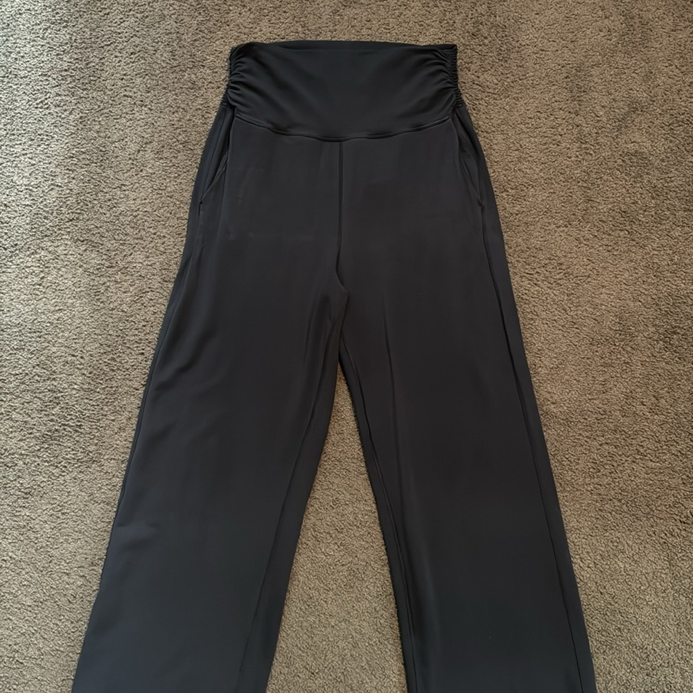 Lululemon Highwaisted black pants with pockets